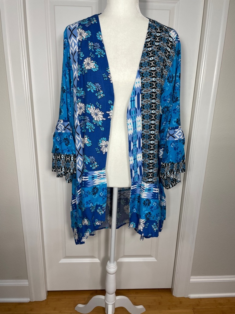 Tolani Collection Open Front Cardigan Size CL Cover Up Blue Floral Ruffle